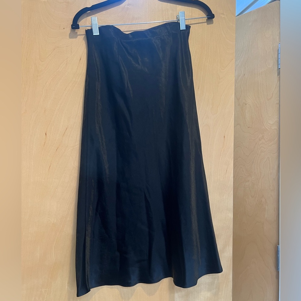 Aritzia Babaton black midi skirt